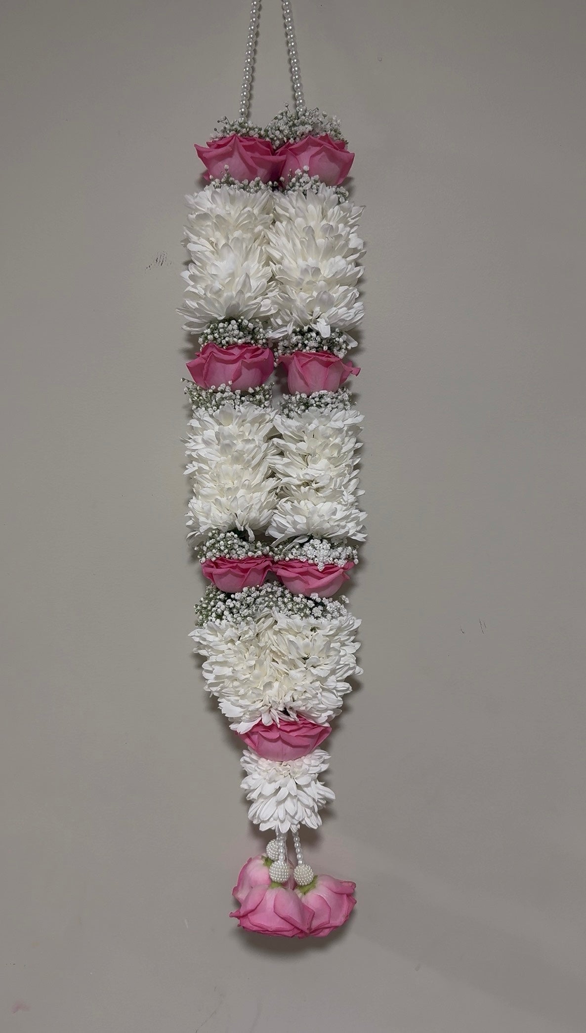White Chrysthamum, Pink Rose & Gypsophila Garland