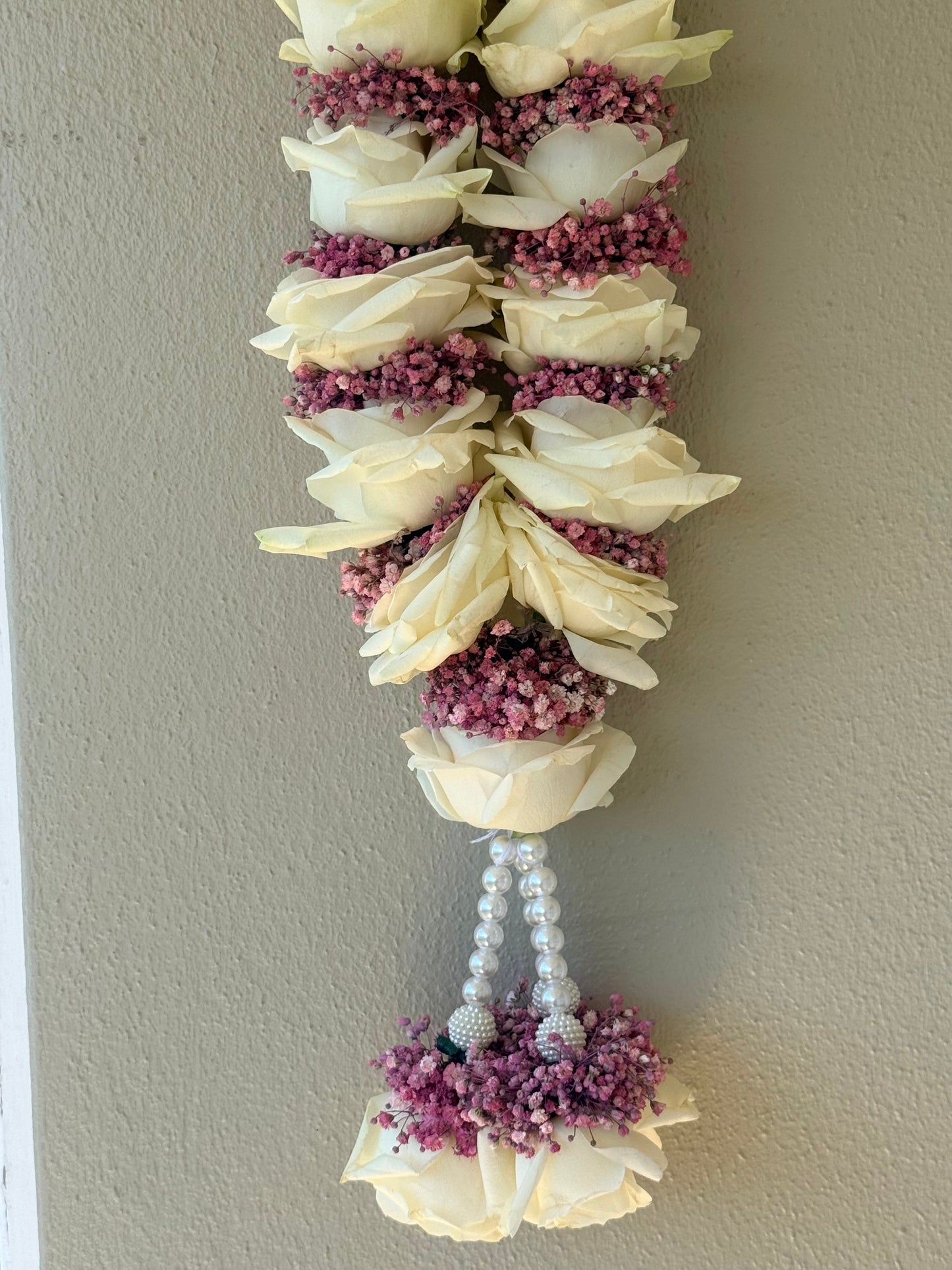 Premium White Rose & fresh dyed baby’s breath garland