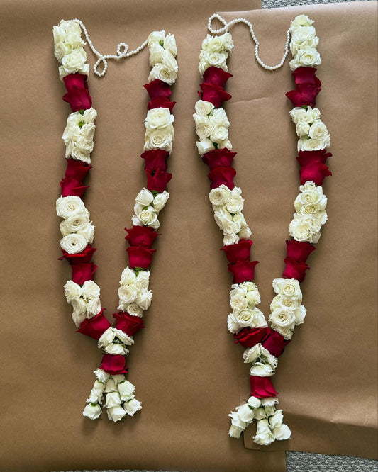 Premium Red roses & White spray roses garland