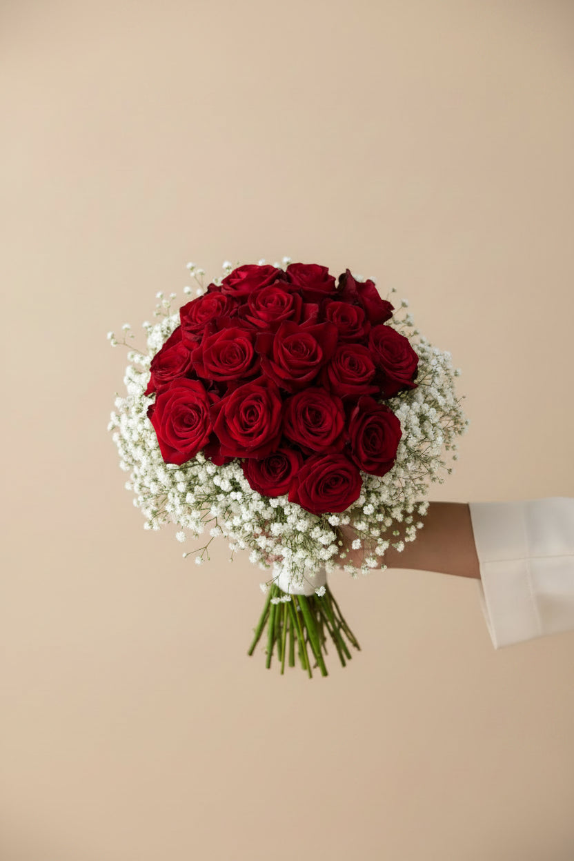 Classic Rose & Baby’s Breath Bouquet