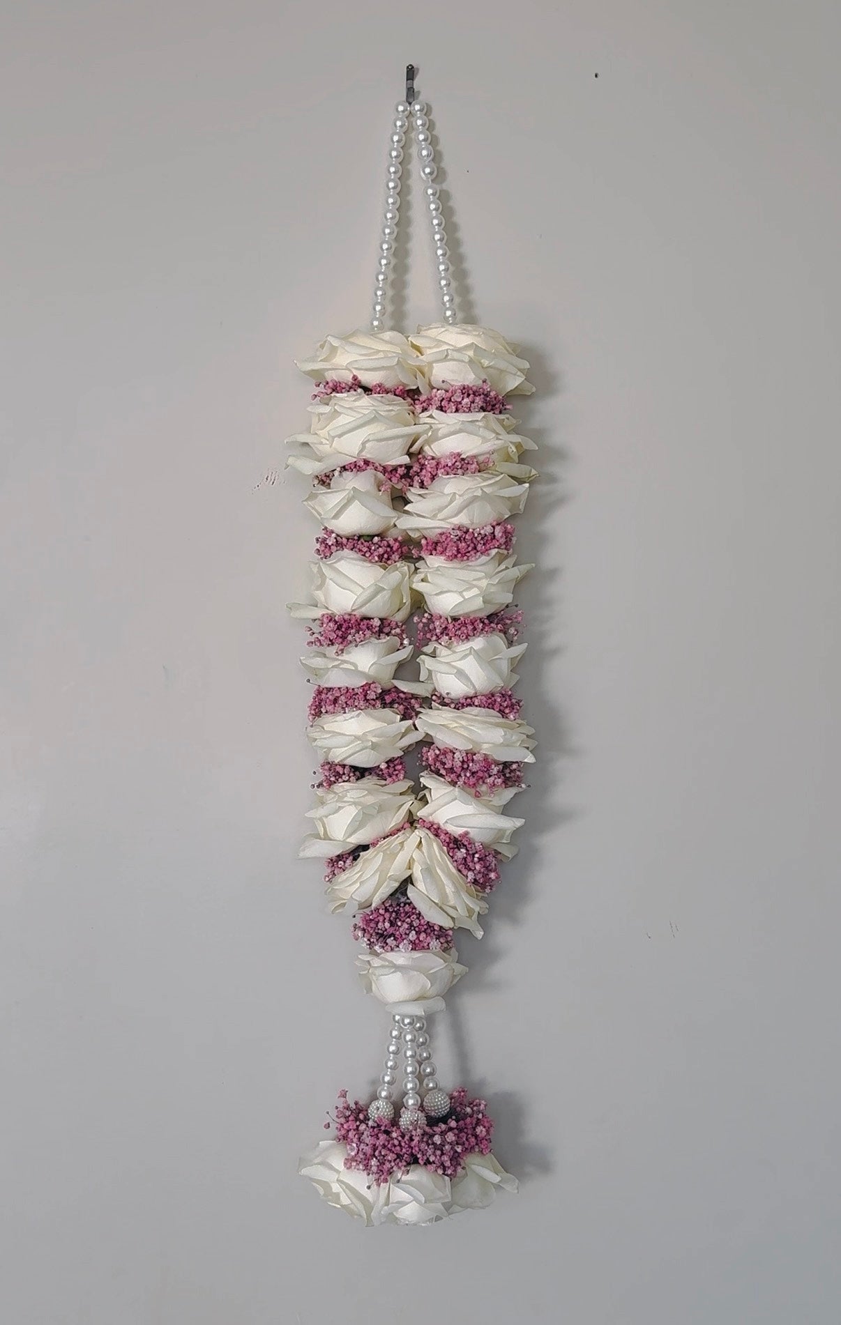 Premium White Rose & fresh dyed baby’s breath garland
