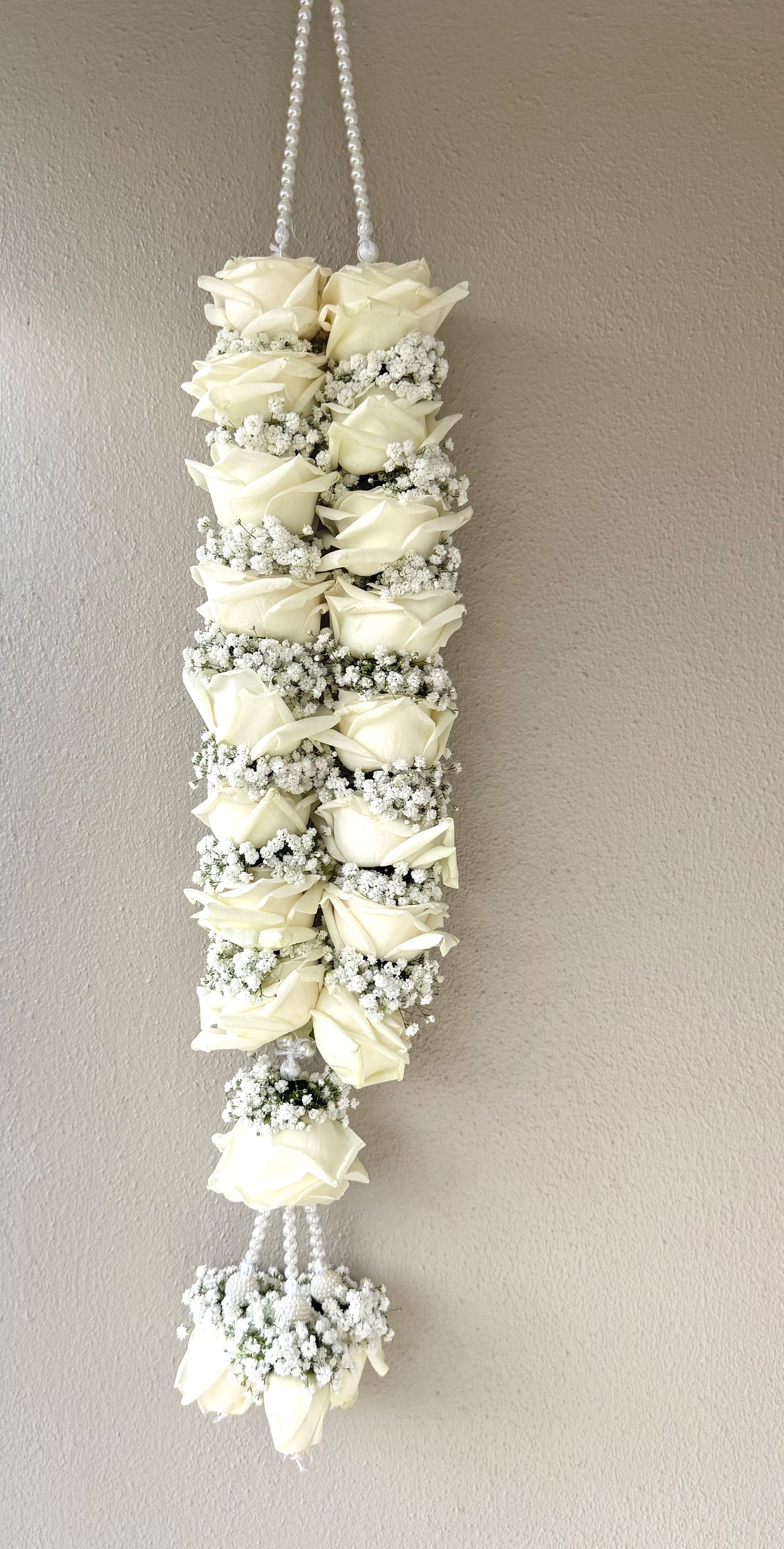 Premium White Rose & Gypsophila Jaimala