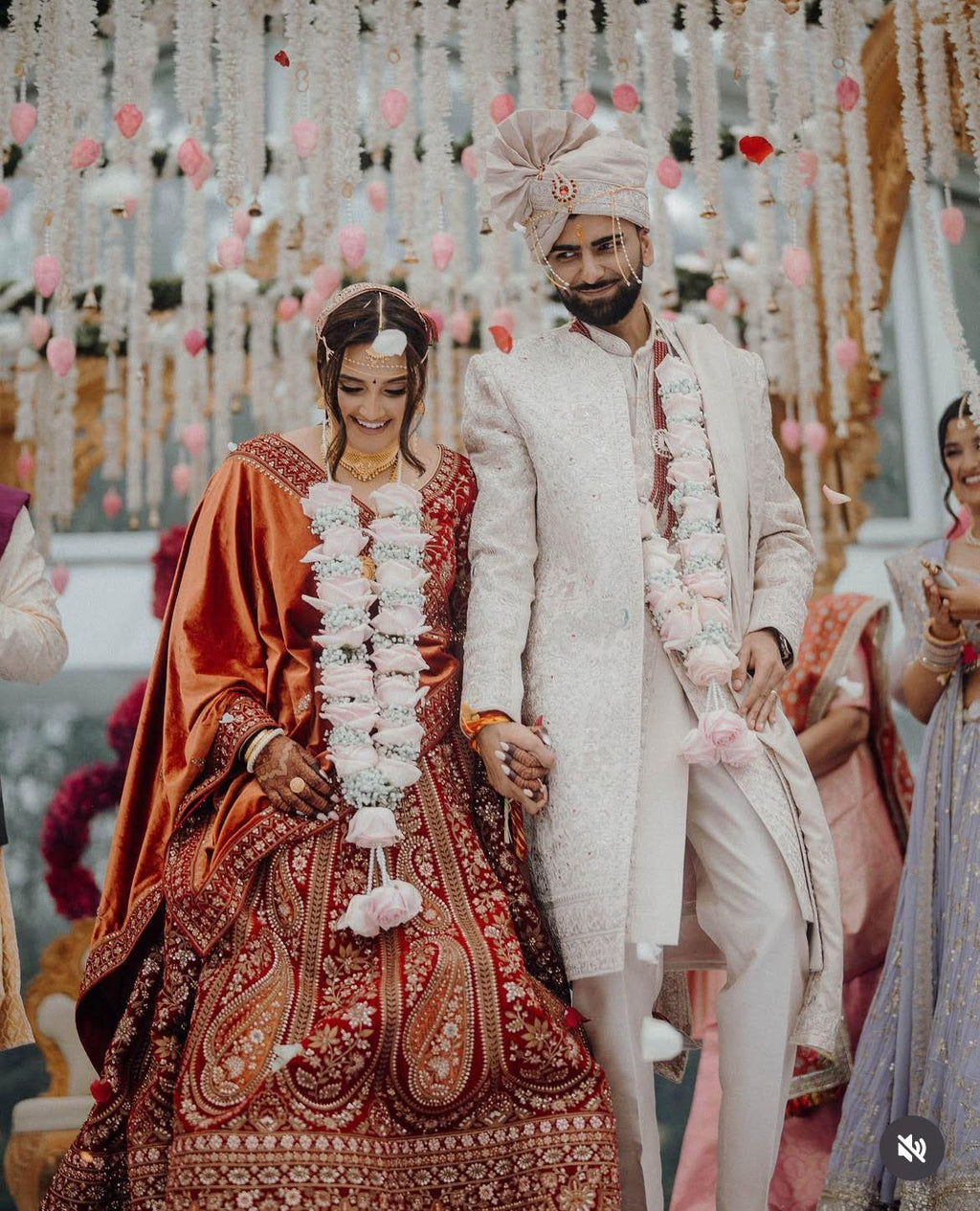 Premium Pink Roses & Gypsophila Wedding Garland/Jaimala